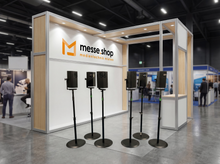messe.shop PA system with 6 black speakers on stands, ideal for trade shows up to 500 m².
